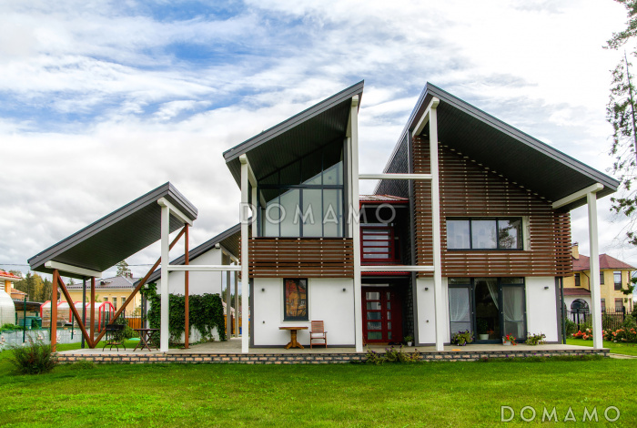 Проект современного дома из пеноблоков с изолированной кухней