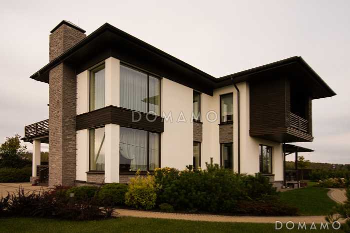 Проект кирпичного двухэтажного дома с большими окнами