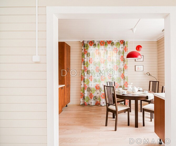 Проект стильного каркасного дома с балконом