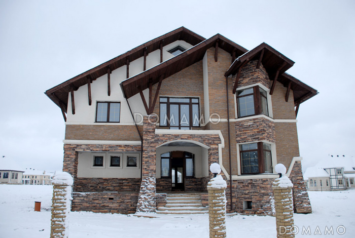 Проект коттеджа в стиле шале с двусветной гостиной