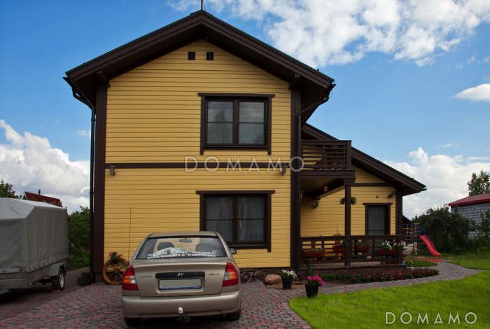 Проект кирпичного дома с балконом