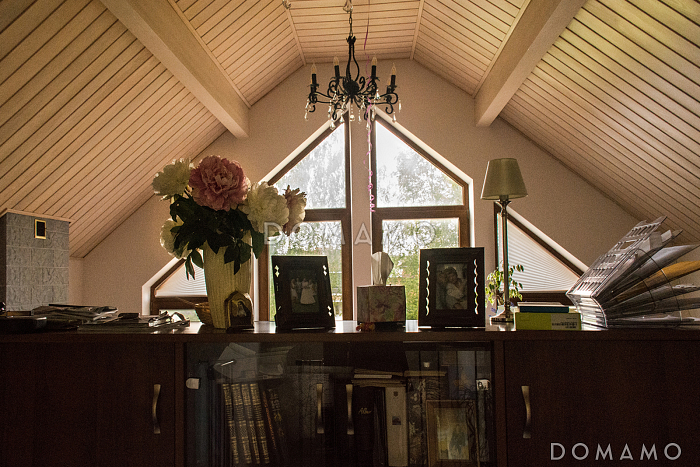 Проект кирпичного дома с навесом для машины