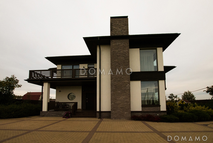 Проект двухэтажного дома из пеноблоков с большими окнами