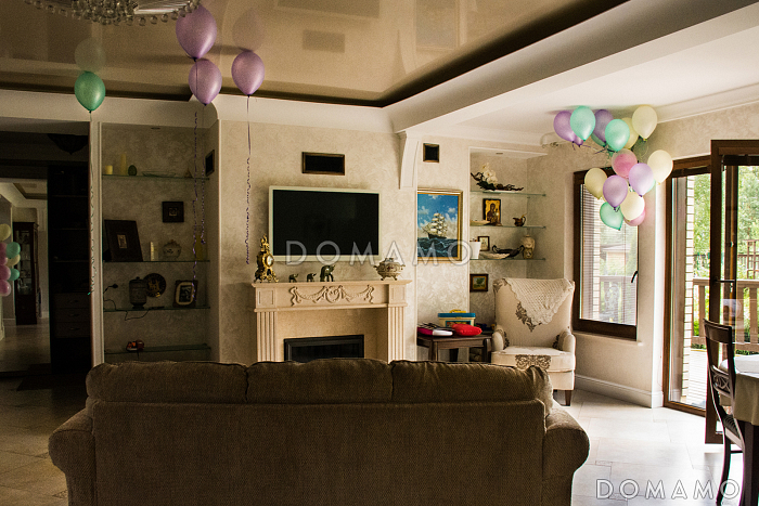 Проект кирпичного дома с навесом для машины