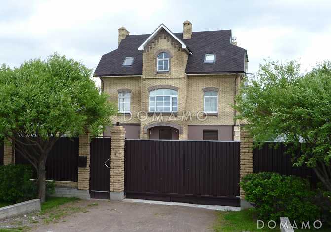 Проект коттеджа с парадным входом из газобетона