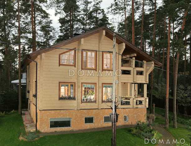 Проект деревянного дома из клееного бруса с огромной спальней на втором этаже
