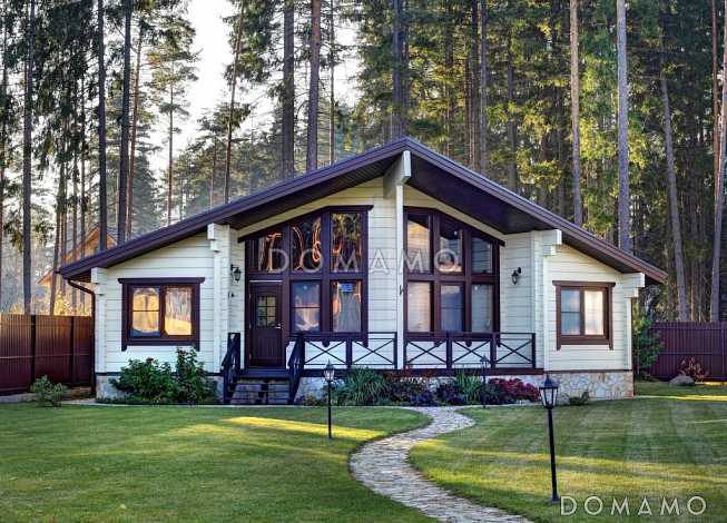 Проект одноэтажного необычного по форме дома из клееного бруса