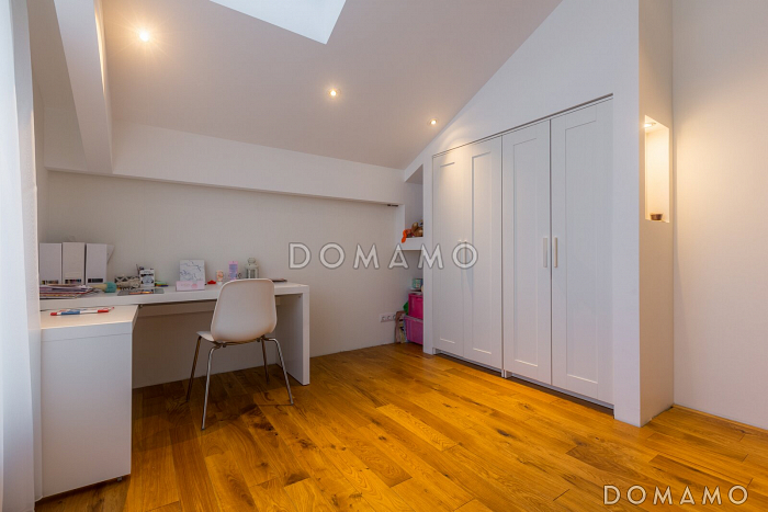 Проект двухэтажного каркасного дома с крытой террасой, сауной и балконом