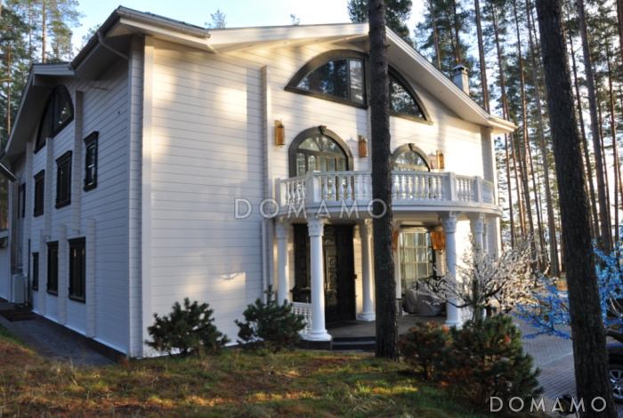 Проект роскошного дома из клееного бруса с бассейном и огромной гостиной